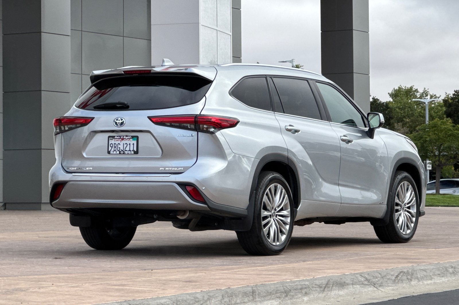 2022 Toyota Highlander Hybrid Platinum