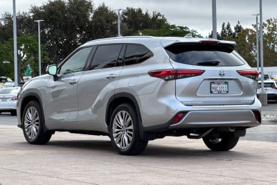 2022 Toyota Highlander Hybrid Platinum