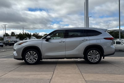 2022 Toyota Highlander Hybrid Platinum