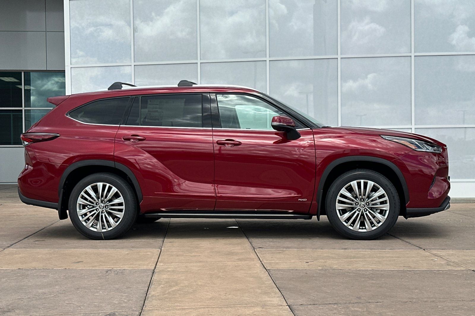 2026 Toyota Highlander Hybrid Platinum