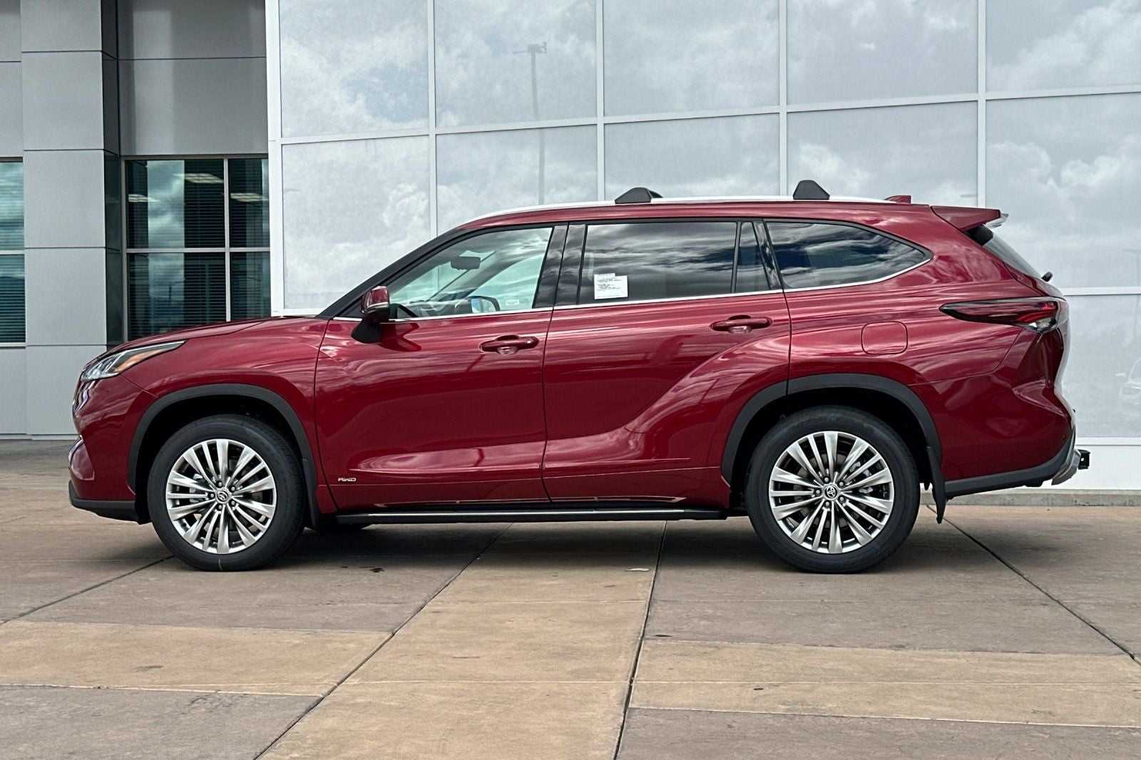 2026 Toyota Highlander Hybrid Platinum