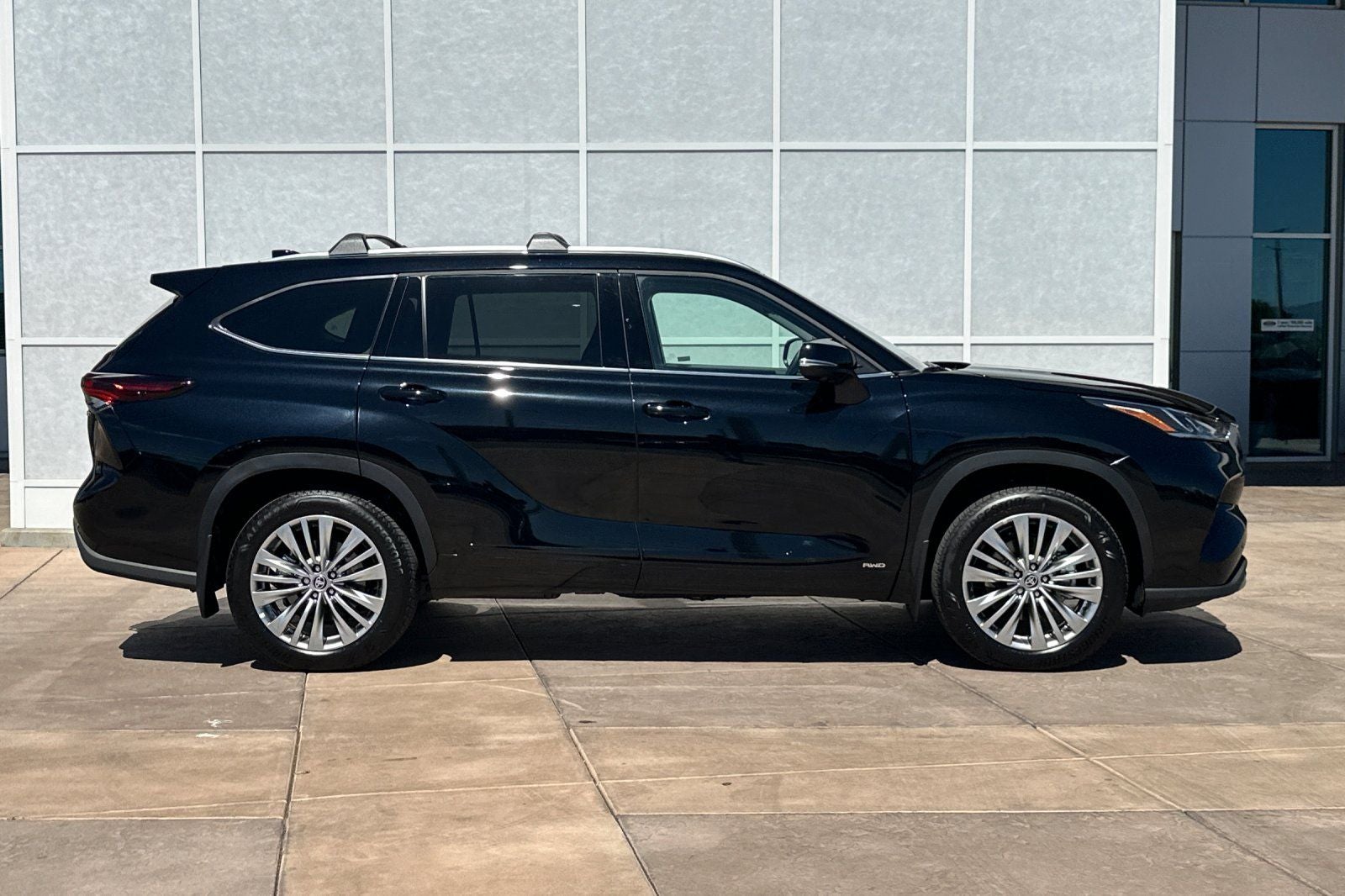 2026 Toyota Highlander Hybrid Platinum