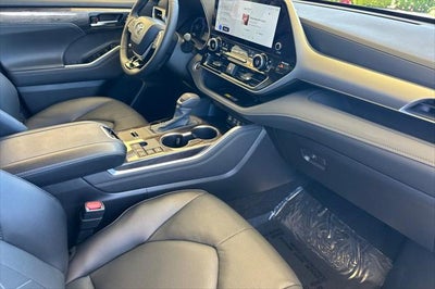 2026 Toyota Highlander Hybrid Platinum