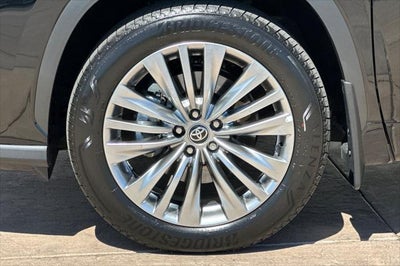 2026 Toyota Highlander Hybrid Platinum
