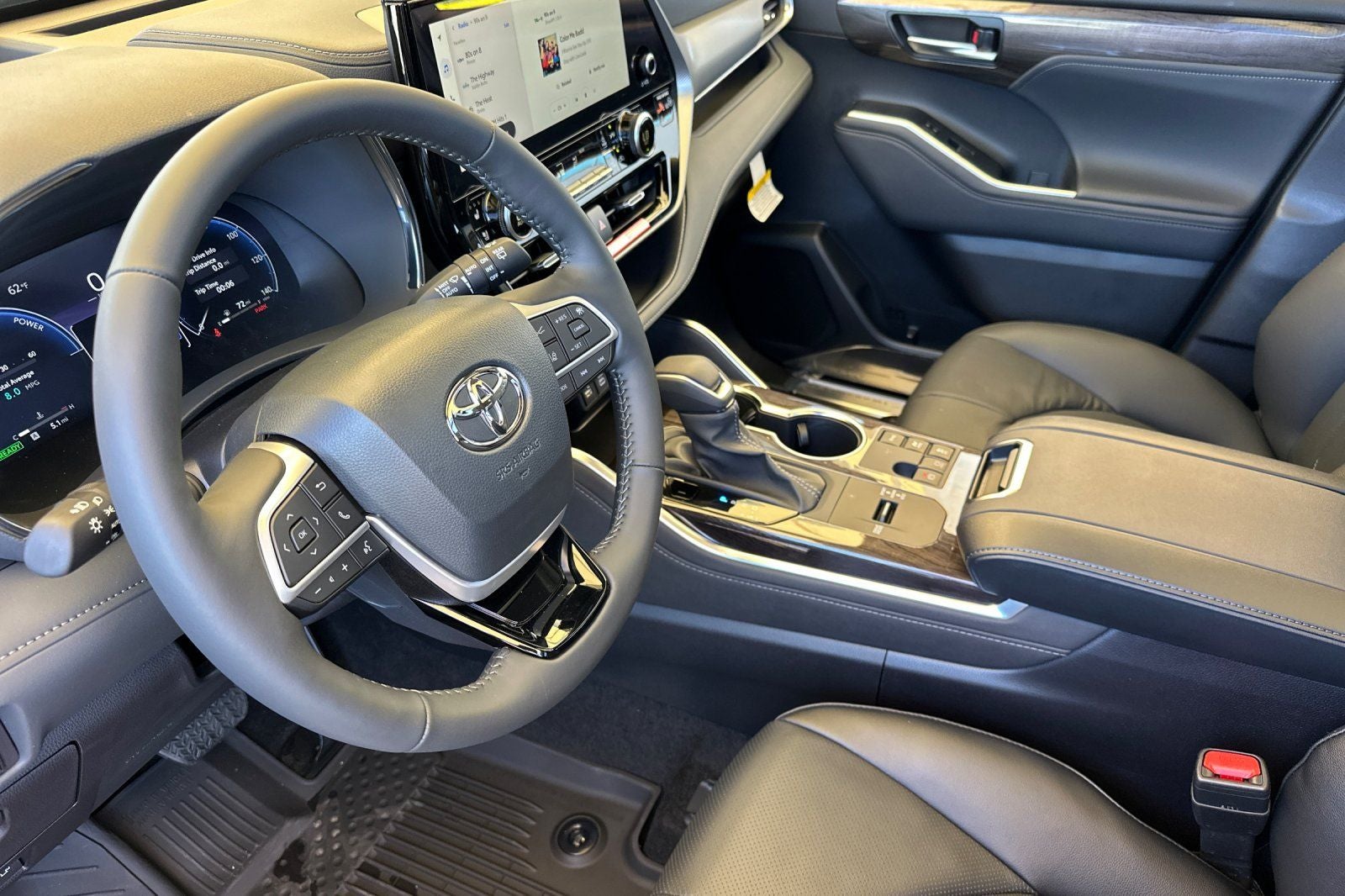 2026 Toyota Highlander Hybrid Platinum