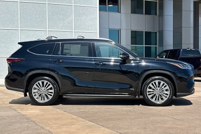 2026 Toyota Highlander Hybrid Platinum