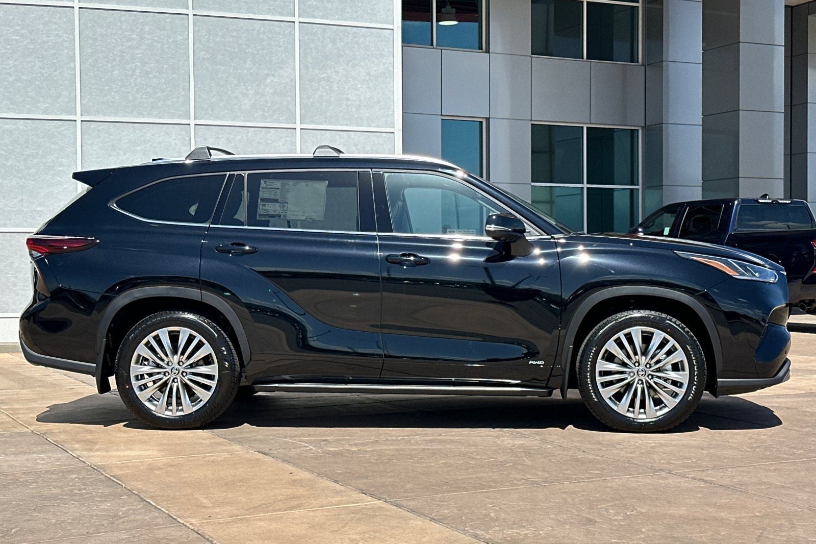 2026 Toyota Highlander Hybrid Platinum