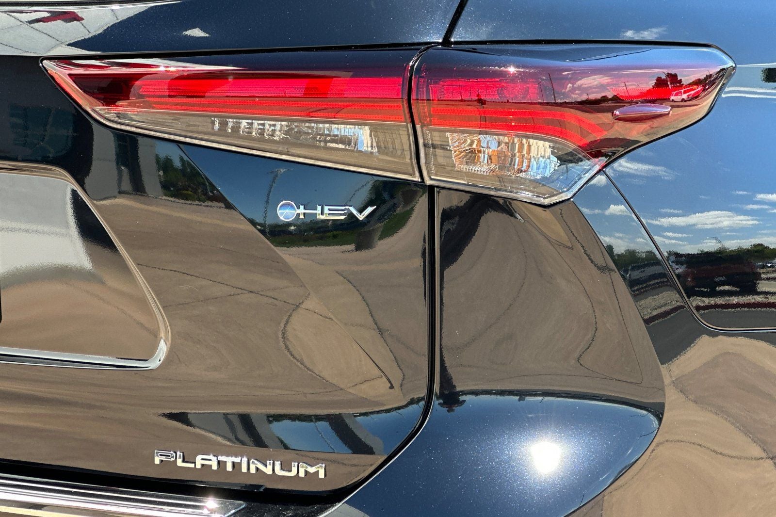 2026 Toyota Highlander Hybrid Platinum