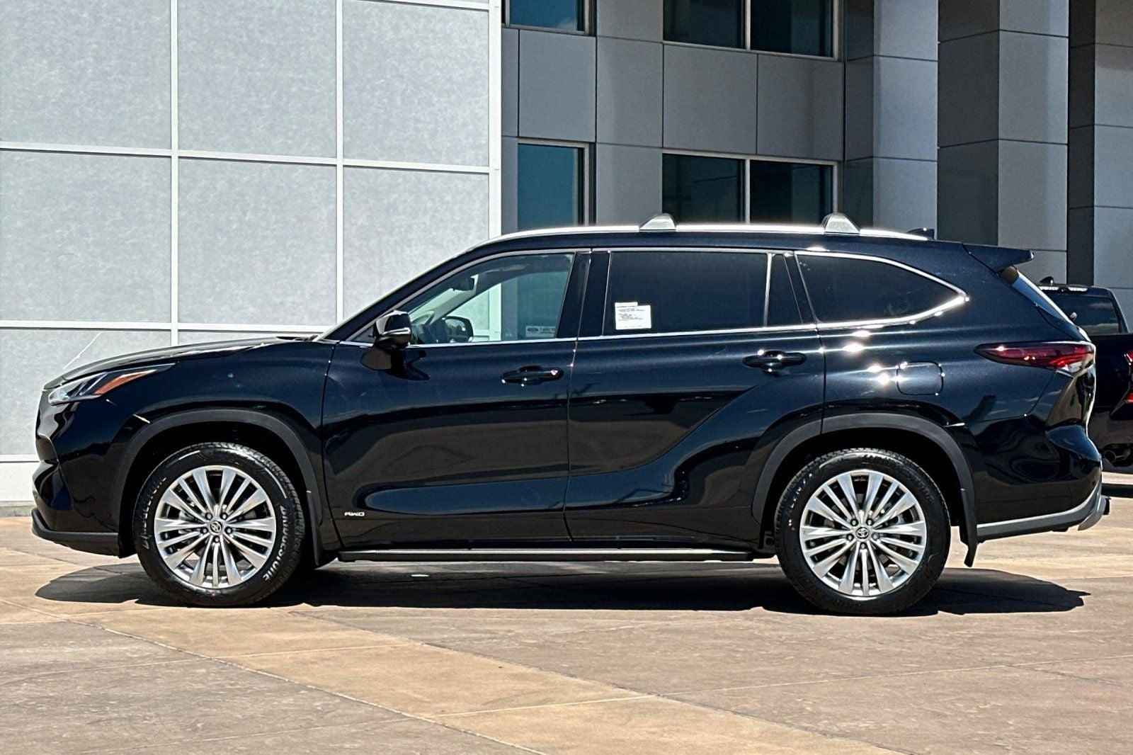 2026 Toyota Highlander Hybrid Platinum