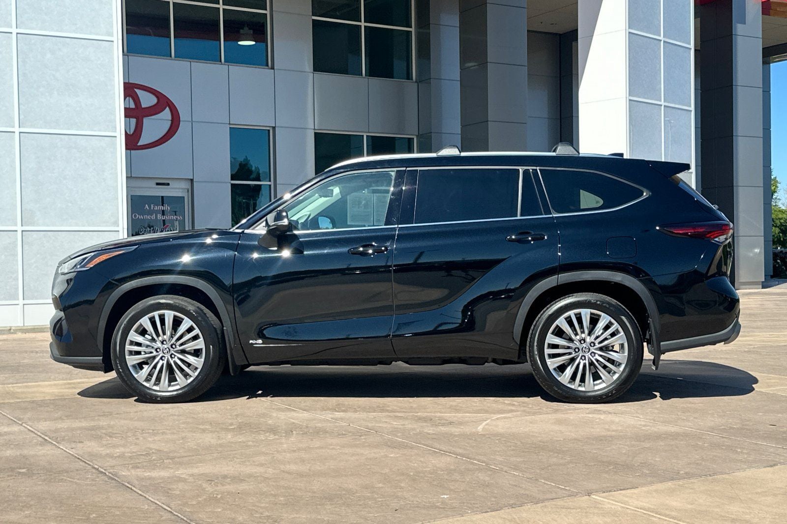 2026 Toyota Highlander Hybrid Platinum