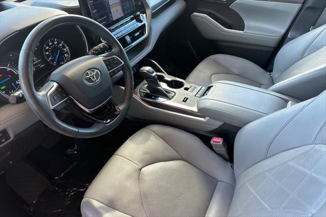 2021 Toyota Highlander Hybrid Platinum