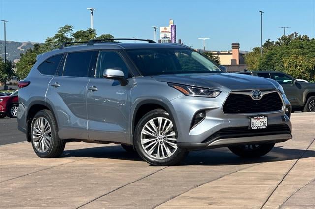 2021 Toyota Highlander Hybrid Platinum