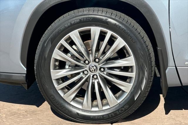 2021 Toyota Highlander Hybrid Platinum