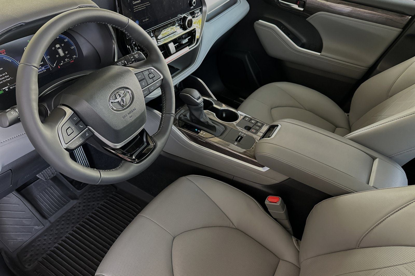 2024 Toyota Highlander Hybrid Platinum