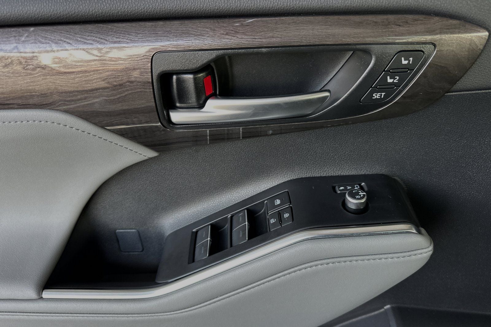 2024 Toyota Highlander Hybrid Platinum