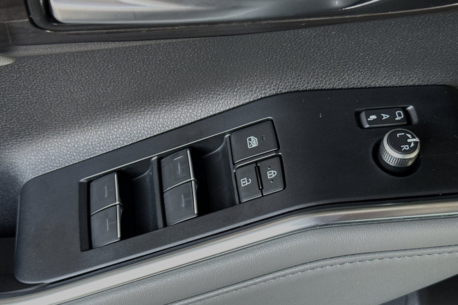 2024 Toyota Highlander Hybrid Platinum