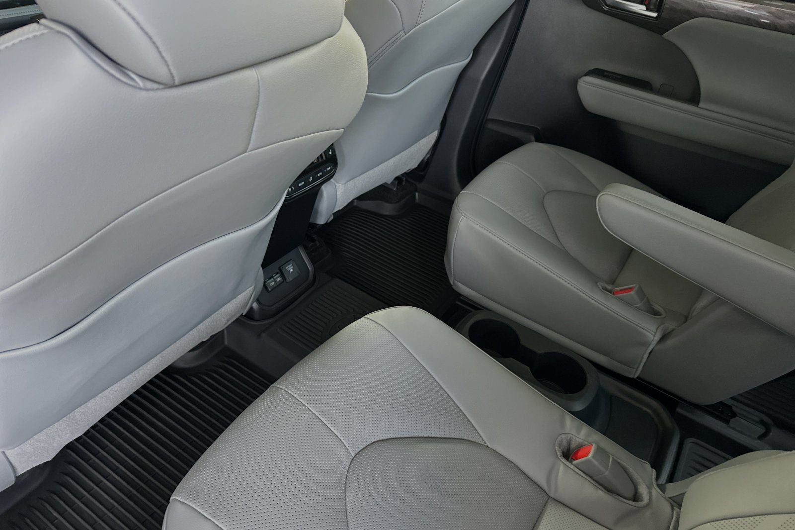 2024 Toyota Highlander Hybrid Platinum