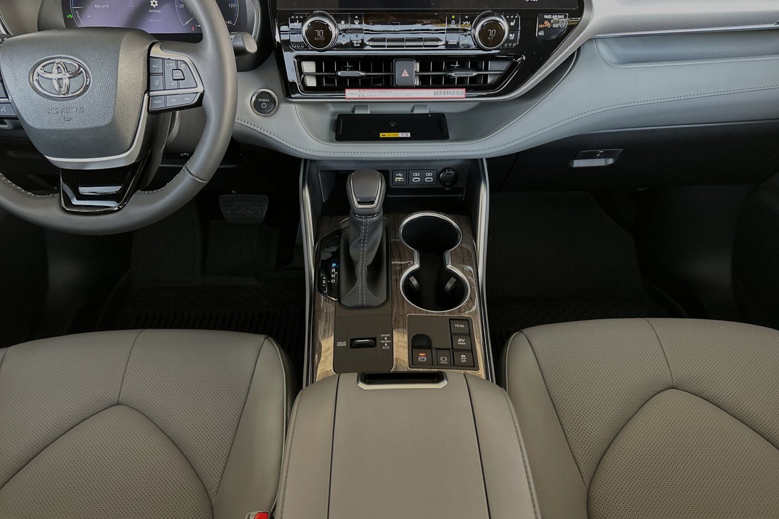 2024 Toyota Highlander Hybrid Platinum