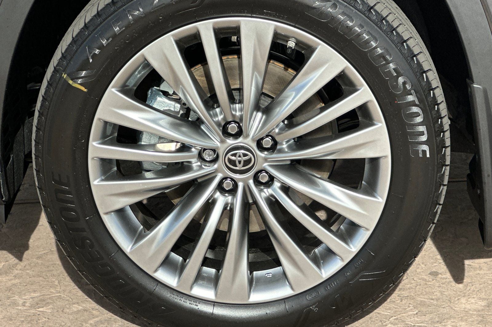 2024 Toyota Highlander Hybrid Platinum