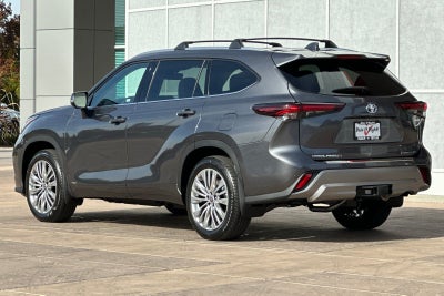 2024 Toyota Highlander Hybrid Platinum