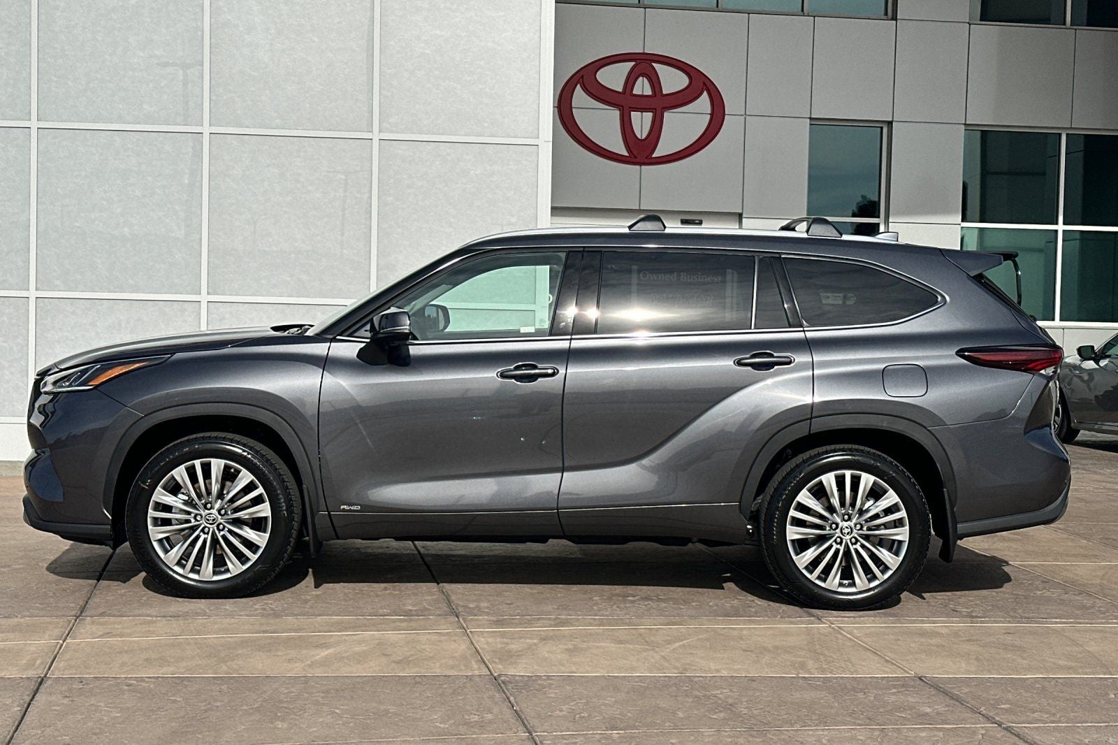 2024 Toyota Highlander Hybrid Platinum