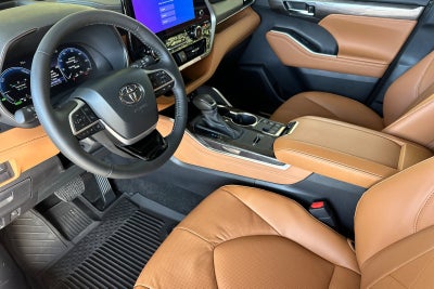 2026 Toyota Highlander Hybrid Platinum