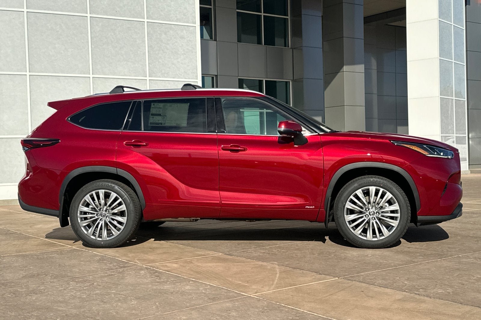 2026 Toyota Highlander Hybrid Platinum