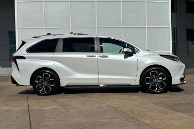 2025 Toyota Sienna Platinum 7 Passenger