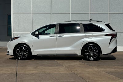 2025 Toyota Sienna Platinum 7 Passenger