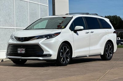 2025 Toyota Sienna Platinum 7 Passenger