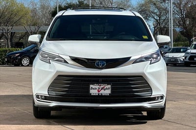 2025 Toyota Sienna Platinum 7 Passenger
