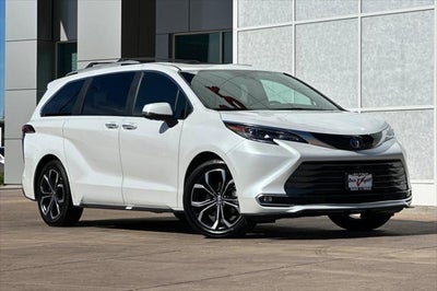 2025 Toyota Sienna Platinum 7 Passenger