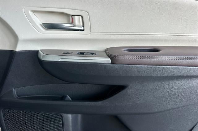 2024 Toyota Sienna Platinum 7 Passenger