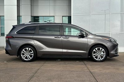 2024 Toyota Sienna Platinum 7 Passenger