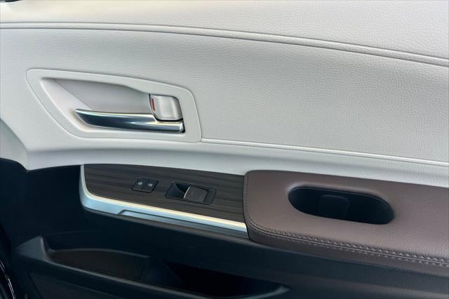 2023 Toyota Sienna Platinum 7 Passenger