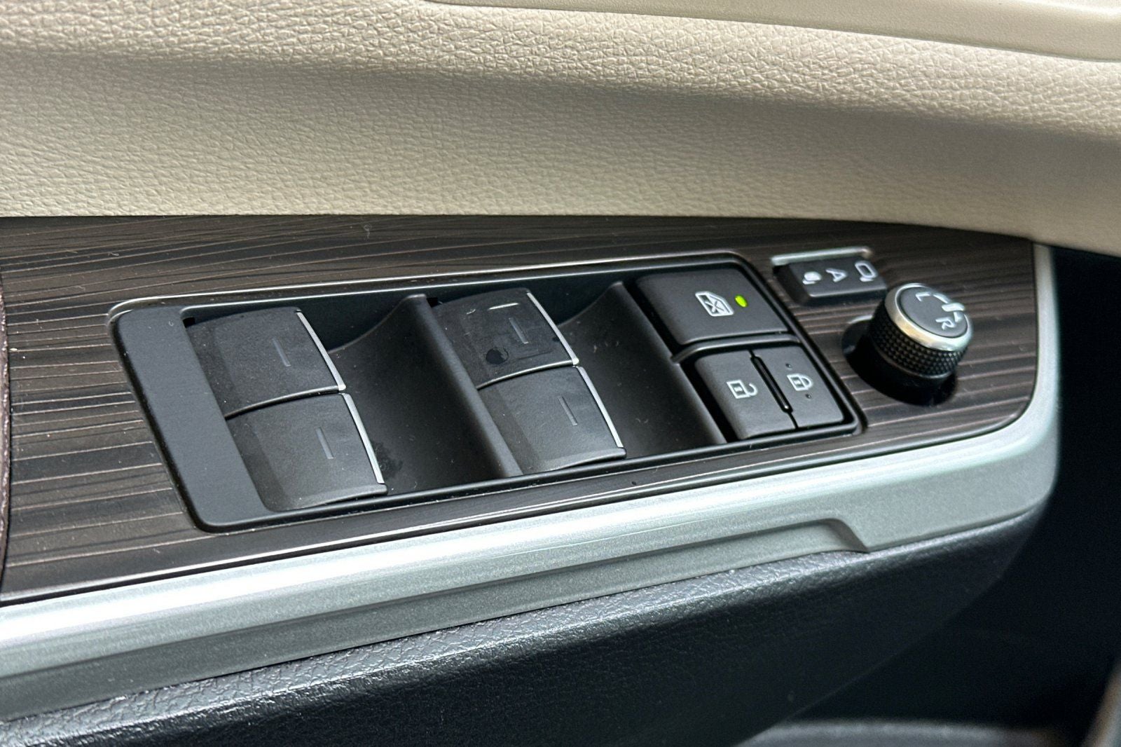 2024 Toyota Sienna Platinum 7 Passenger