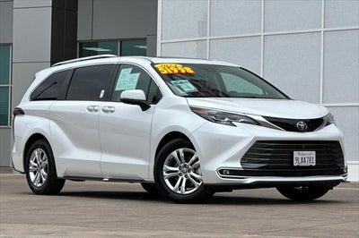 2024 Toyota Sienna Platinum 7 Passenger