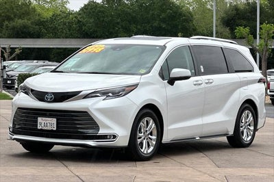 2024 Toyota Sienna Platinum 7 Passenger