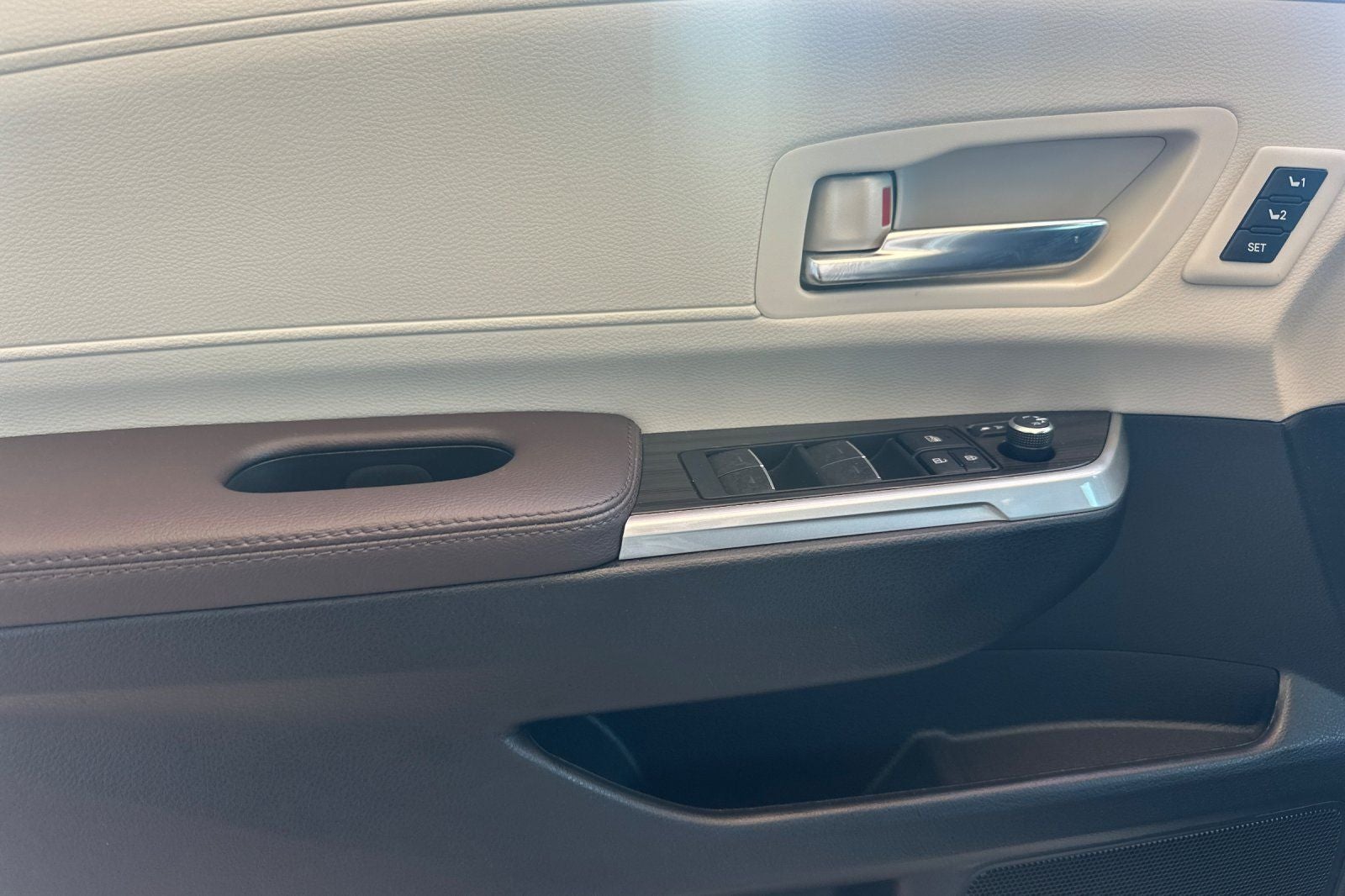 2024 Toyota Sienna Platinum 7 Passenger