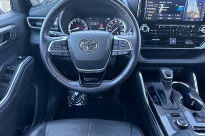 2022 Toyota Highlander Platinum