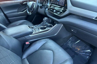 2022 Toyota Highlander Platinum