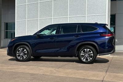 2022 Toyota Highlander Hybrid XLE