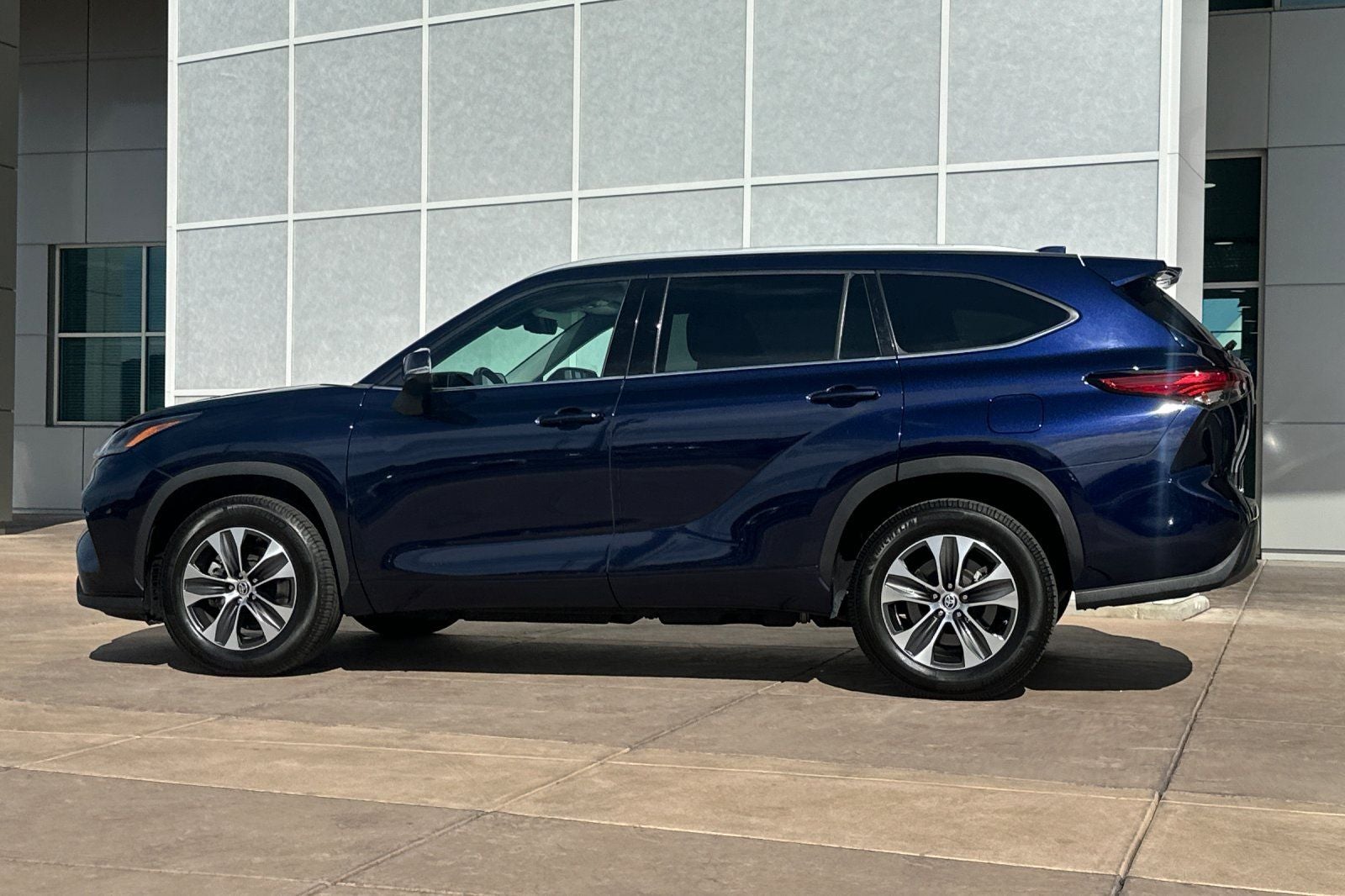 2022 Toyota Highlander Hybrid XLE