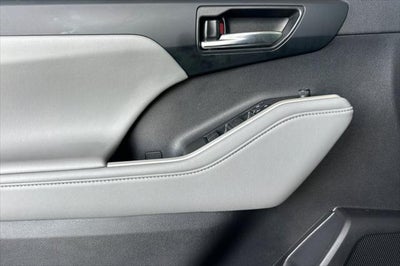 2022 Toyota Highlander Hybrid XLE