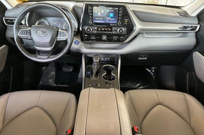 2022 Toyota Highlander Hybrid XLE