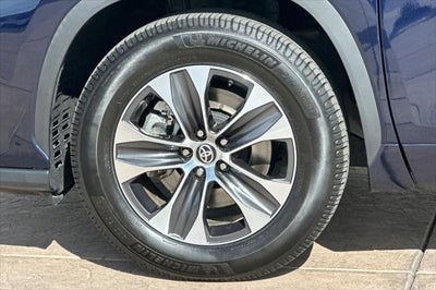 2022 Toyota Highlander Hybrid XLE