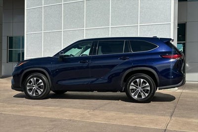 2022 Toyota Highlander Hybrid XLE