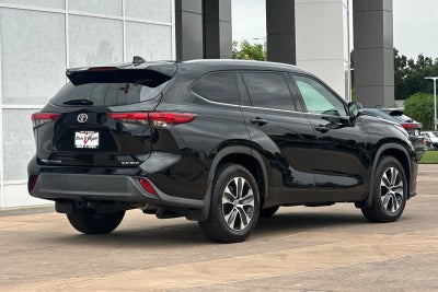 2022 Toyota Highlander XLE