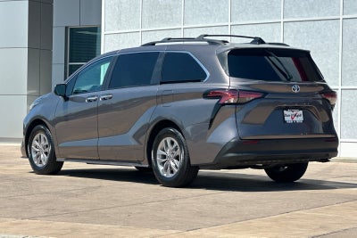 2022 Toyota Sienna XLE 7 Passenger