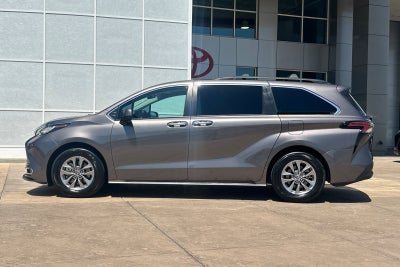 2022 Toyota Sienna XLE 7 Passenger